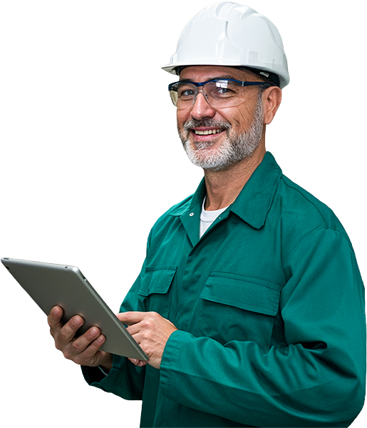 Fábrica moderna com operadores monitorando a produção em telas